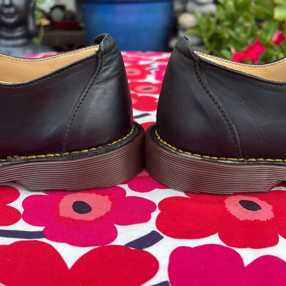 🏴󠁧󠁢󠁥󠁮󠁧󠁿 Vintage Dr. Martens MIE Matte Black T-Strap Mary Jane UK 6